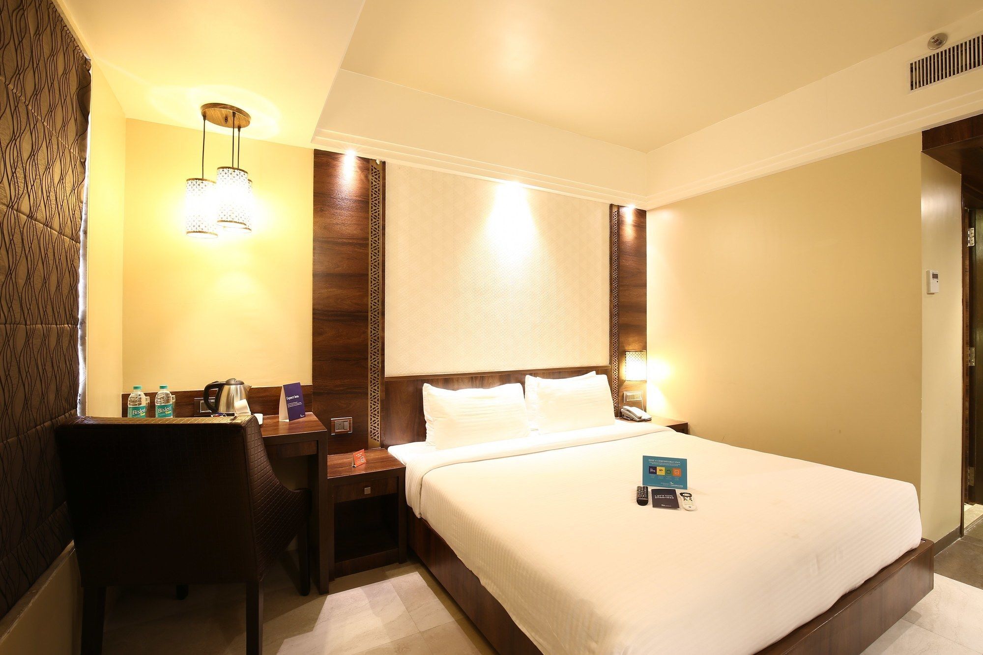 Hotel Crawford Inn Mumbai Exteriör bild